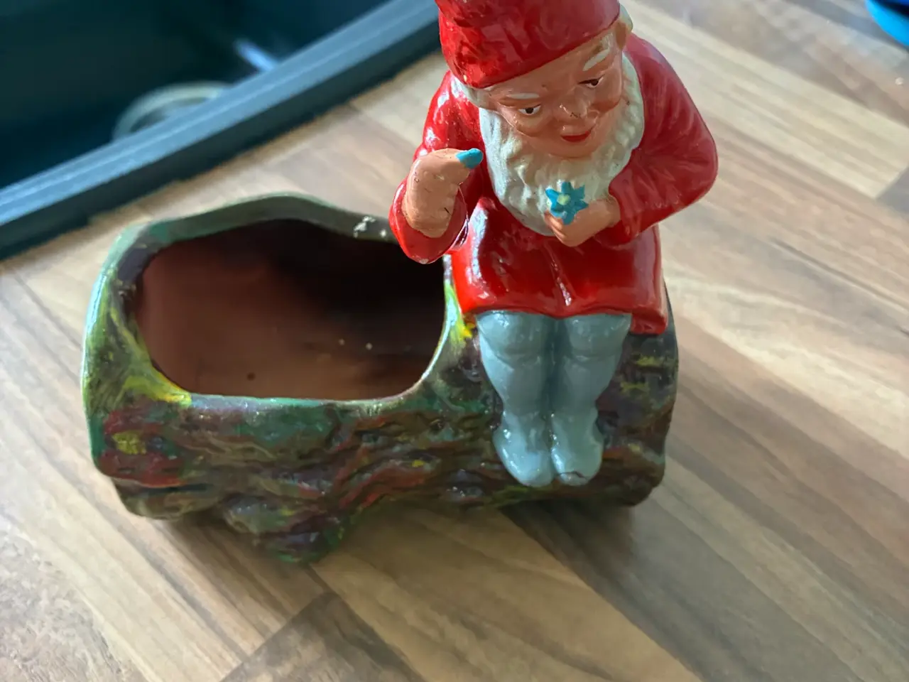 Billede 1 - Urtepotte skjuler med nisse 
