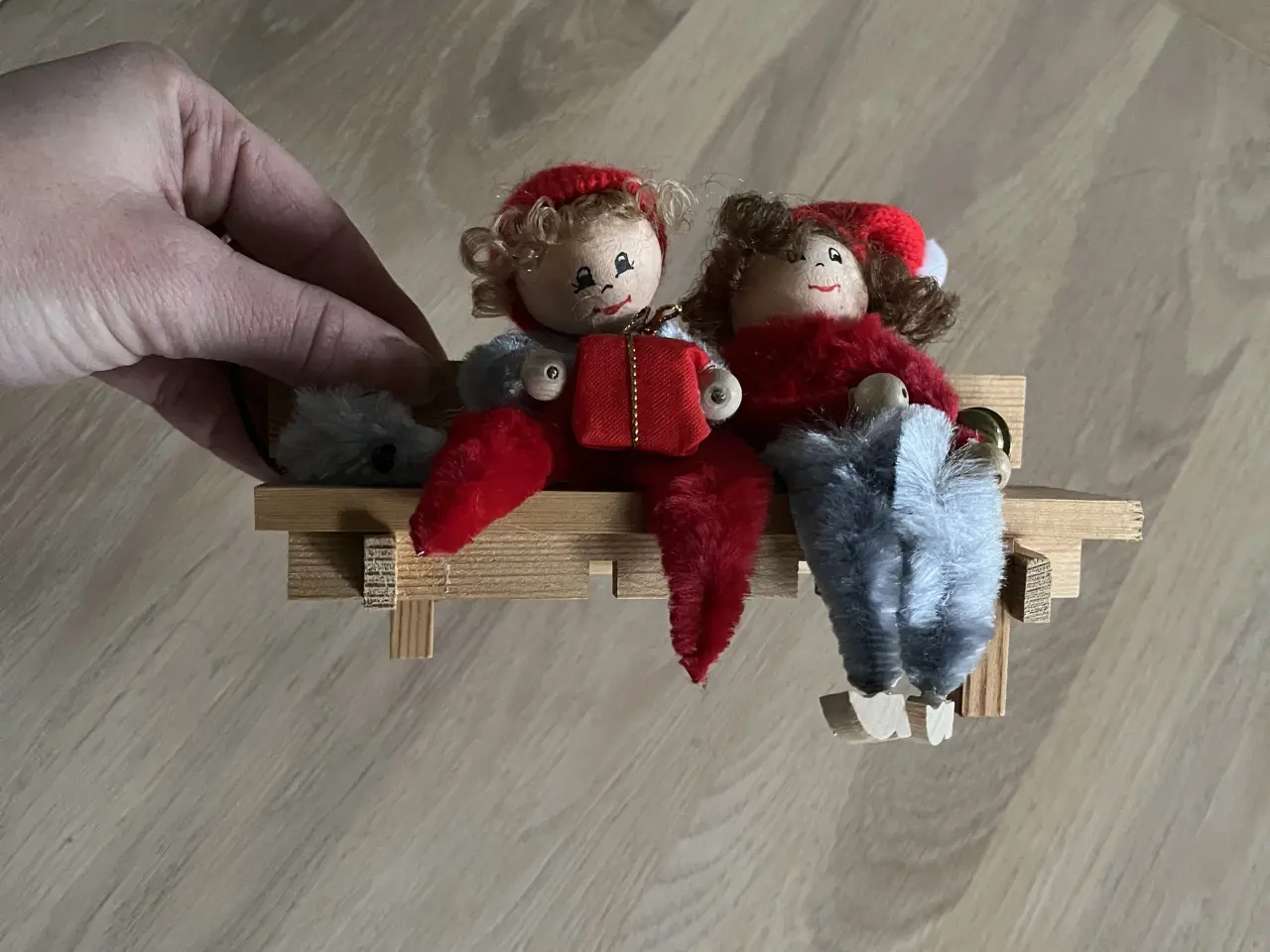 Billede 2 - Nissepar på bænk