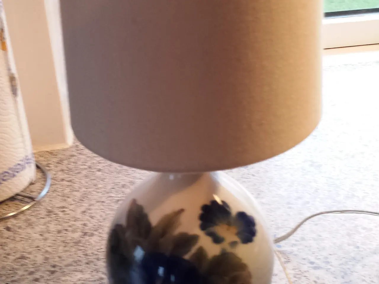 Billede 1 - Kgl. Bordlampe