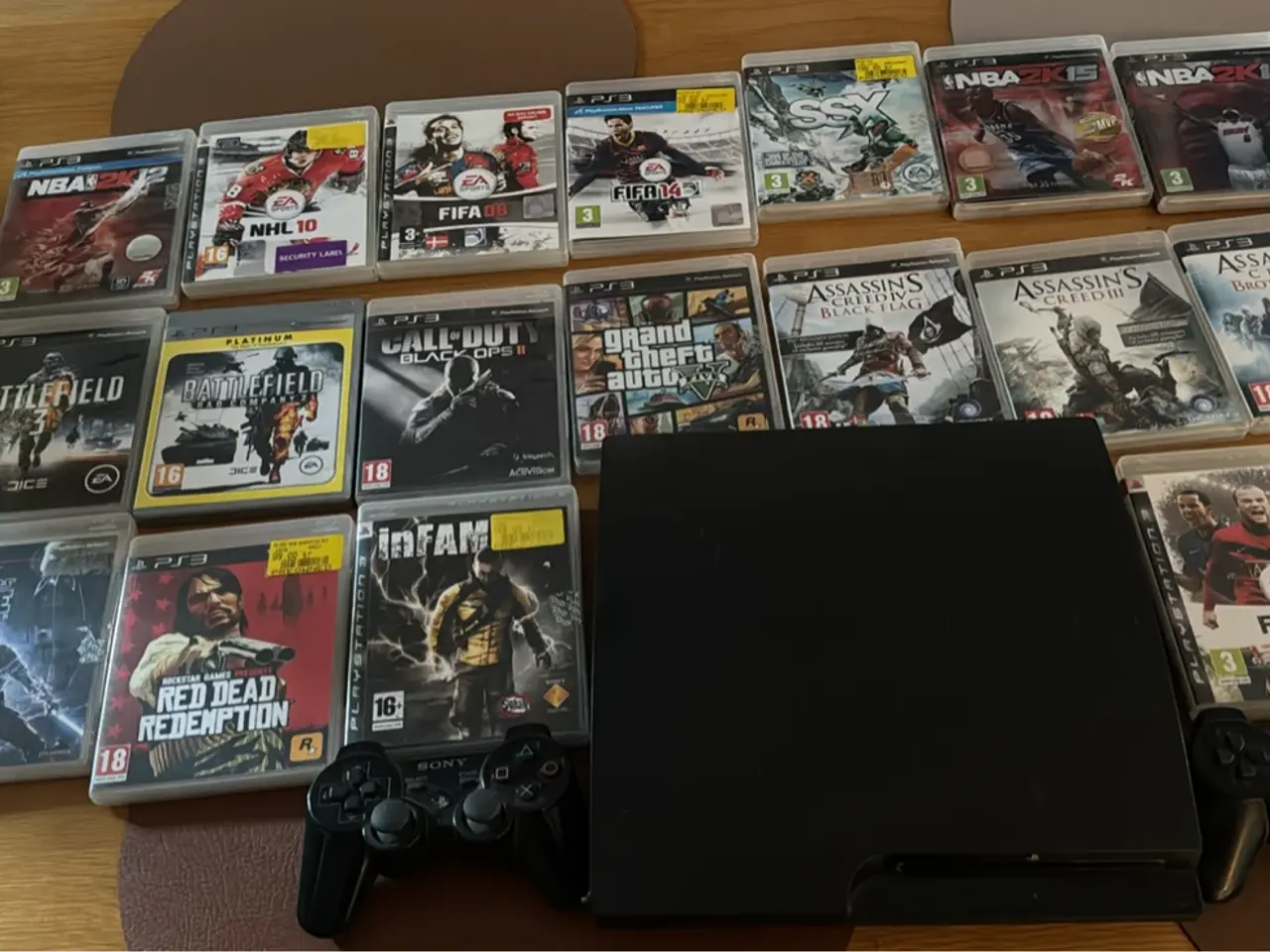 Billede 1 - PlayStation 3 Slim med 17 spil og 2 controllere