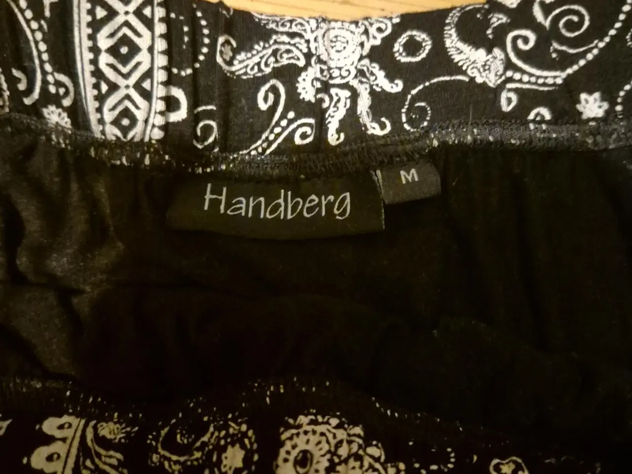Billede 3 - Sort/hvid nederdel – Handberg