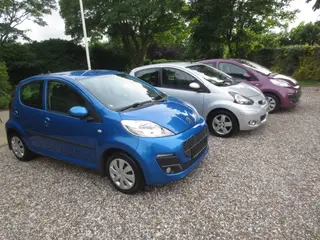 To stk Peugeot 107 og Toyota Aygo