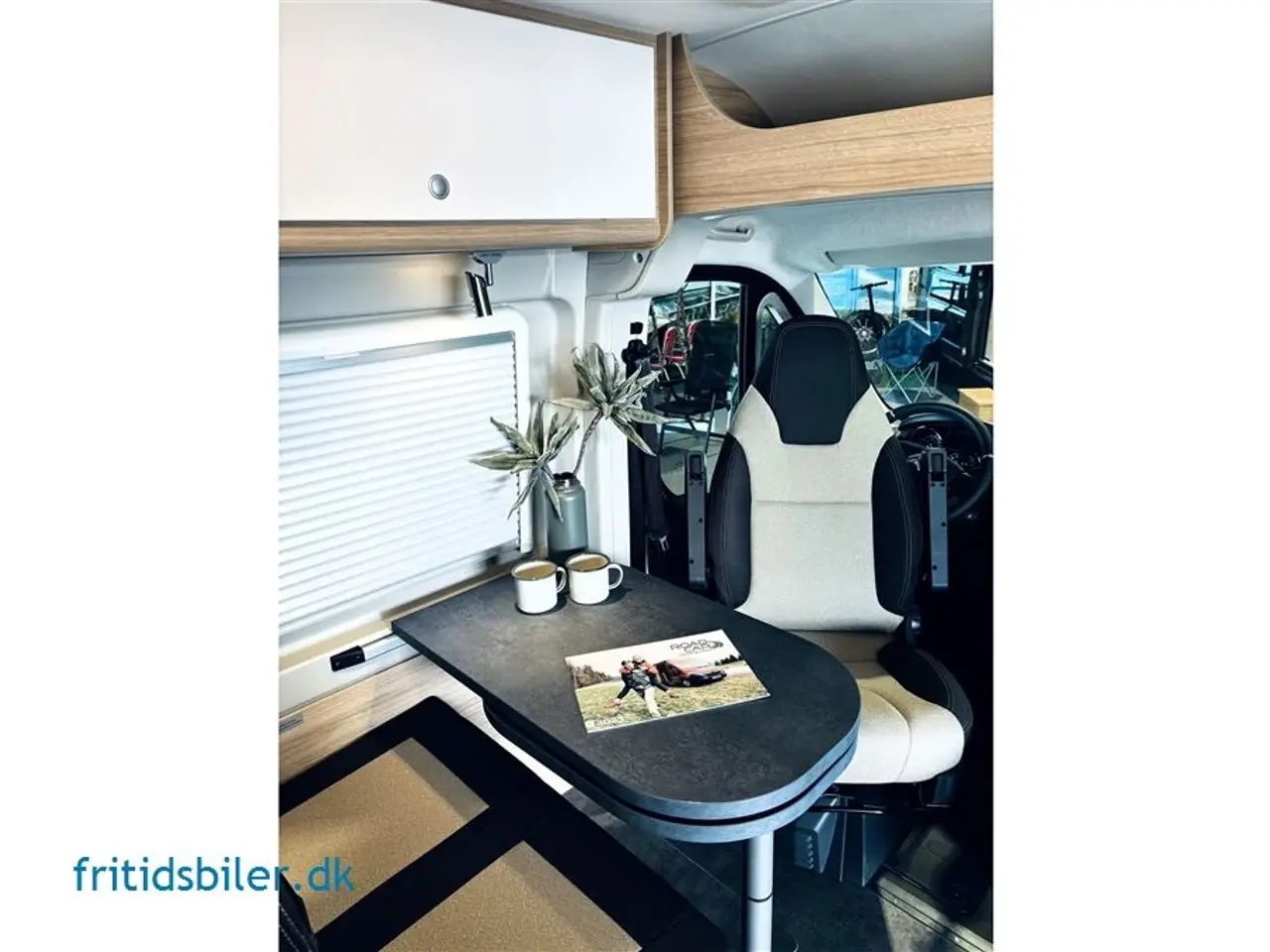 Billede 2 - 2024 - RoadCar R 640 165 Hk   Roadcar 640 Den store rummelige camper med langsgående senge