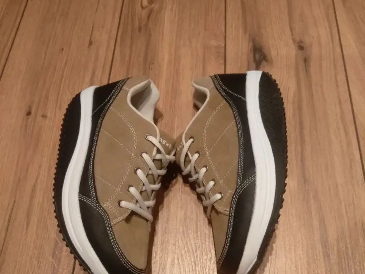 Billede 4 - Fritidssko, AIREWEAR.
