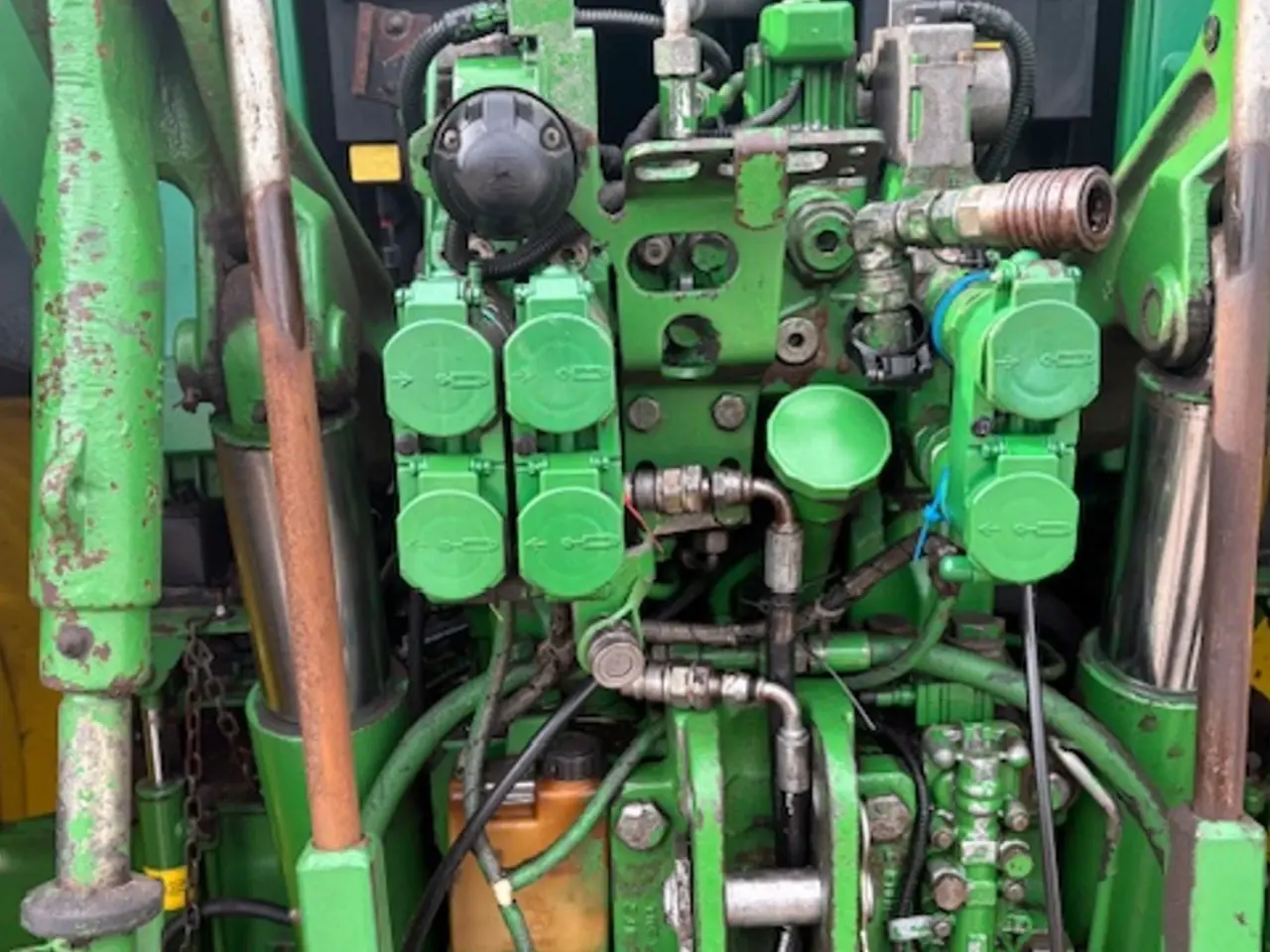 Billede 10 - - - - Traktor udlejes kun 150 kr/time min 4 timer dagligt