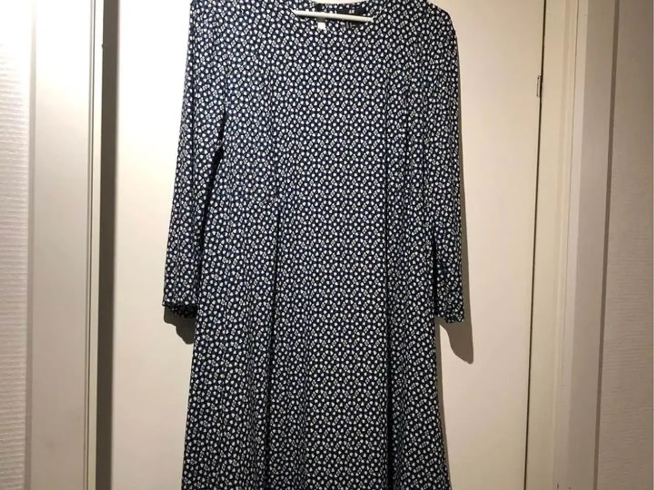 Billede 2 - H&M kjole - Str. 42