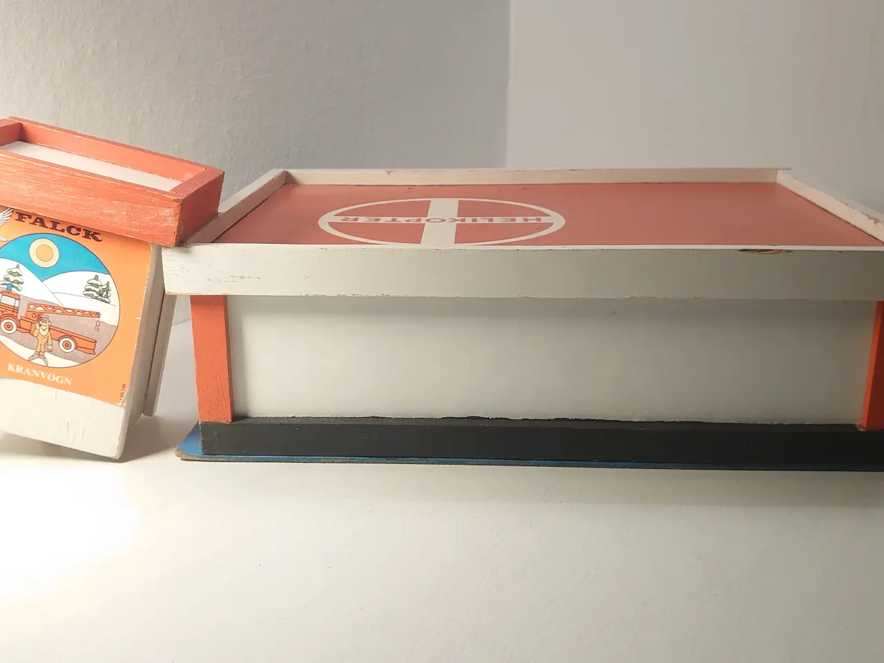 Billede 4 - Vintage Falck Station i træ. Omkring 1970.