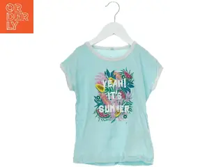 Børne T-shirt med 'Yeah It's Summer' print fra Summer Vibes (str. 128)