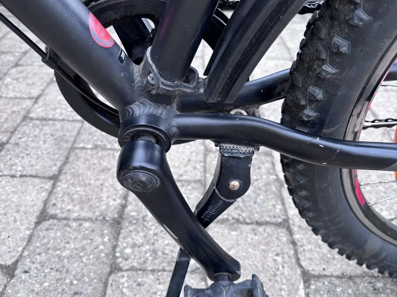 Billede 6 - Sort og rød mountainbike 26”