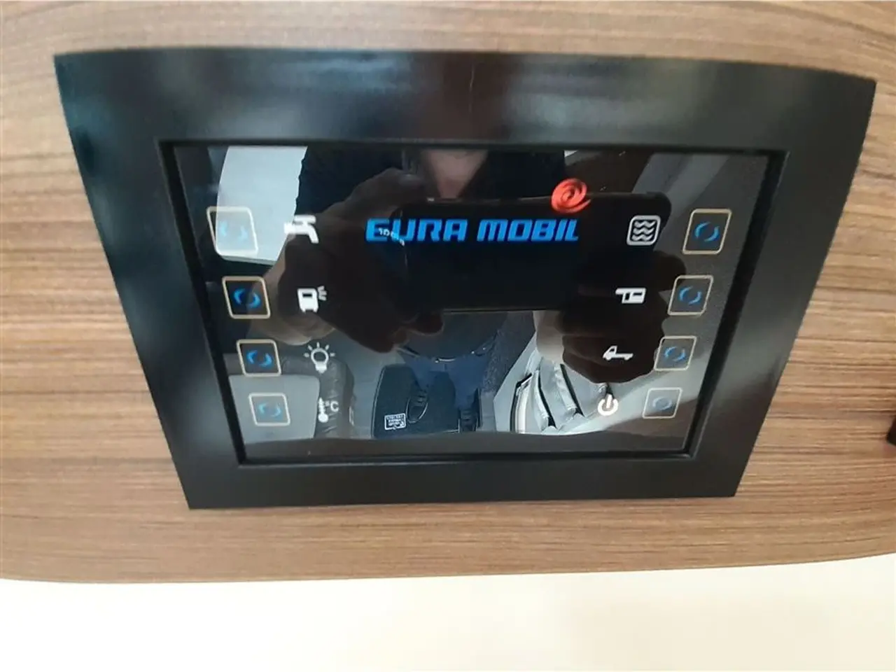 Billede 10 - 2020 - Euramobil Profila   Automatgear.solceller.Alde centralvarme. batteri. queensbed. Kan vejes ned til 3500 Kg.
