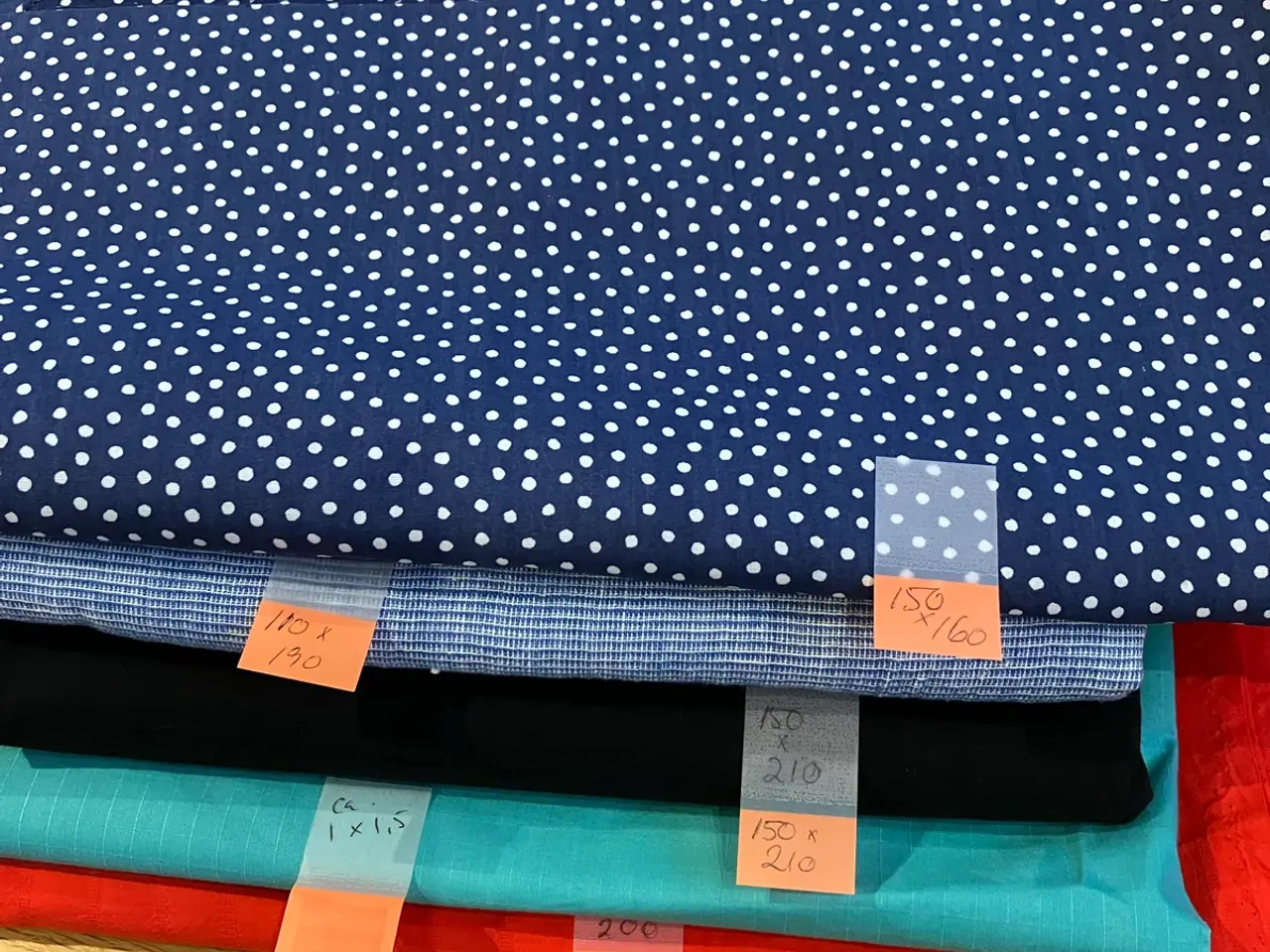 Billede 3 - Store stykker stof til mange stykker tøj