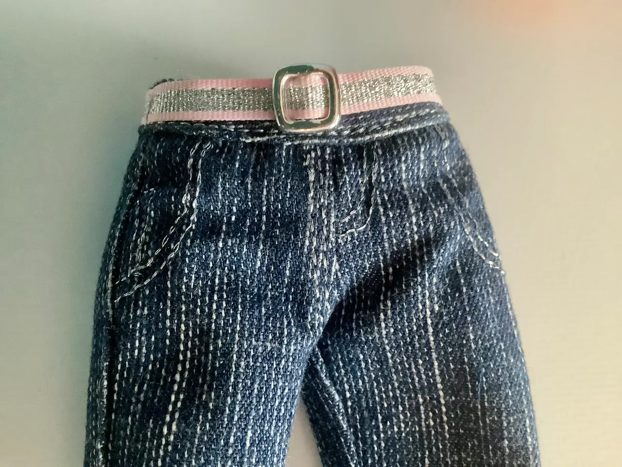 Billede 3 - Barbie med Genuine Barbie jeans.