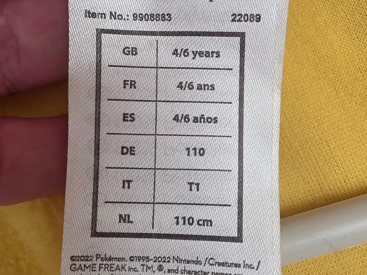 Billede 3 - Pikachu kostume med masker sælges