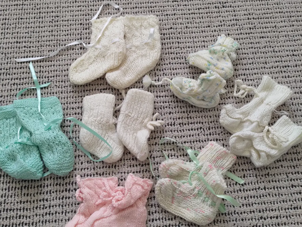 Billede 5 - Baby trøje / sokker
