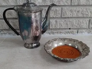 Pletsølv kaffekande og et flot lille fad175