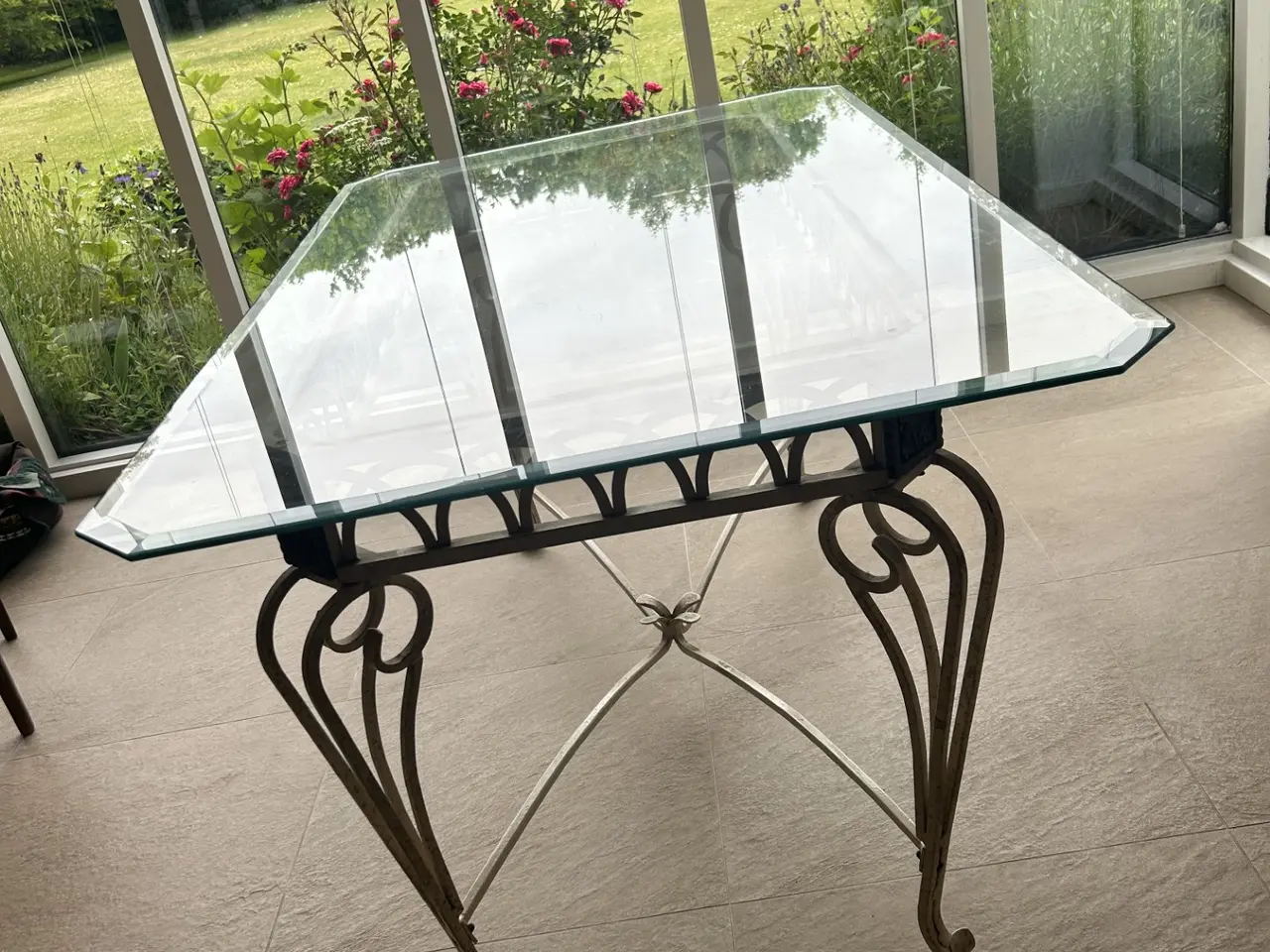 Billede 2 - Smukt spisebord i glas på jernstativ