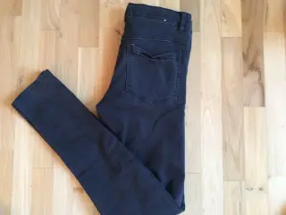 Sort jeans