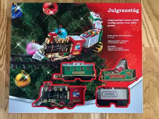Tog til juletræ med skinner