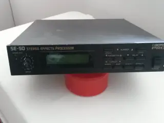 BOSS Pro SE-50 stereo effekt processor med midi