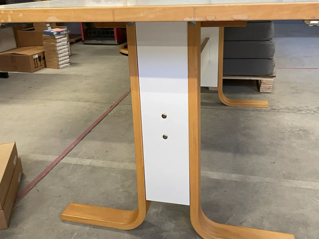 Billede 1 - Spisebord med hvid bordplade