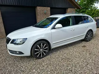 Skoda Superb 2,0 TDi 170 Elegance Combi DSG