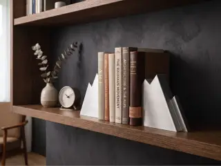 Bogstøtte i bjerg design