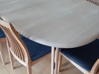 Spisebord - sæbebehandlet massivt bøg