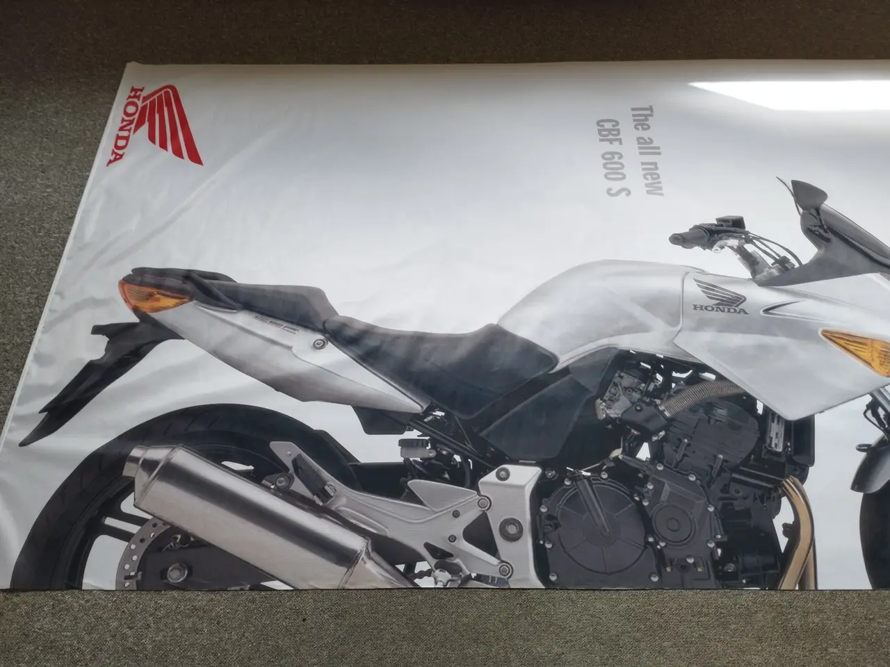 Billede 2 - Vægophæng i stof til Honda CBF 600 S.