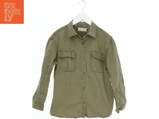 Grøn skjorte med lommer fra Zara (str. 122)