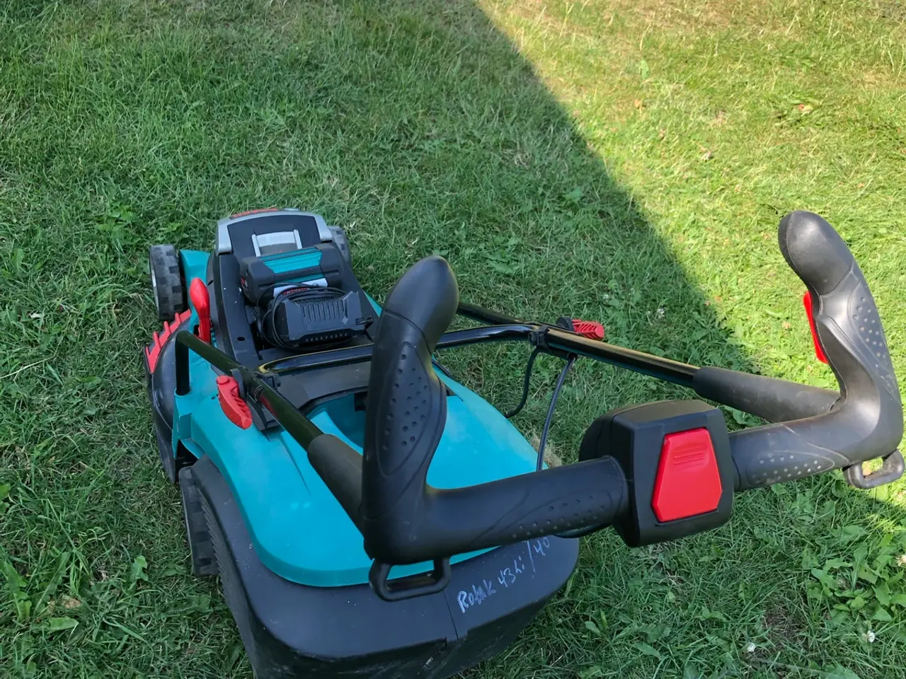 Billede 2 - Plæneklipper på batteri