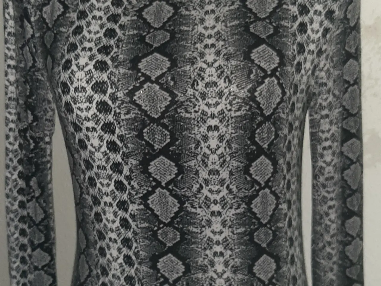 Billede 3 - Kjole-Bodycoon. Med snakeprint/Størrelse : Medium