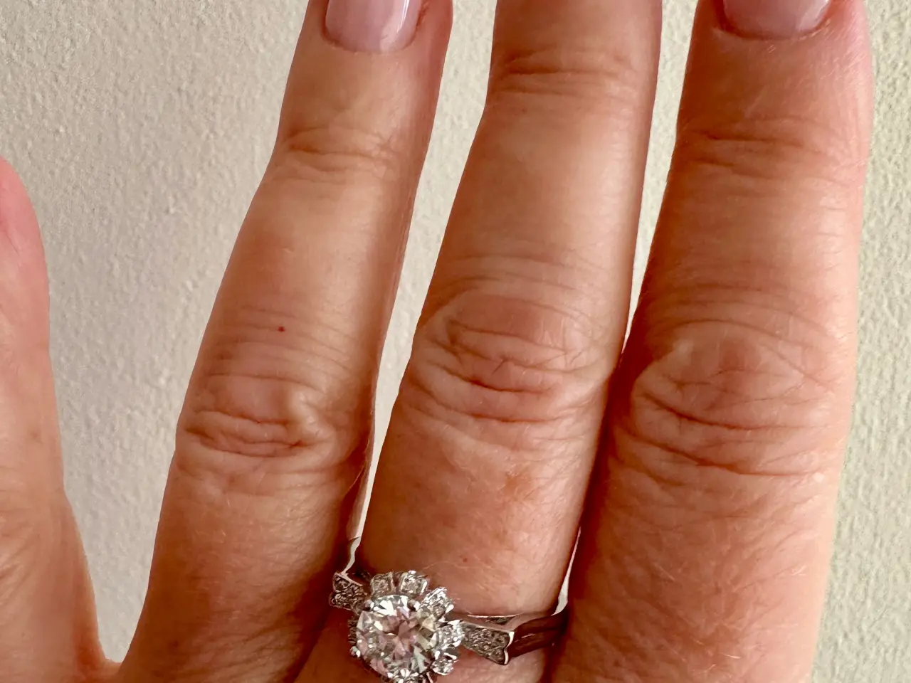 Billede 7 - Ny sølvring med indfattet 1 karat moissanite