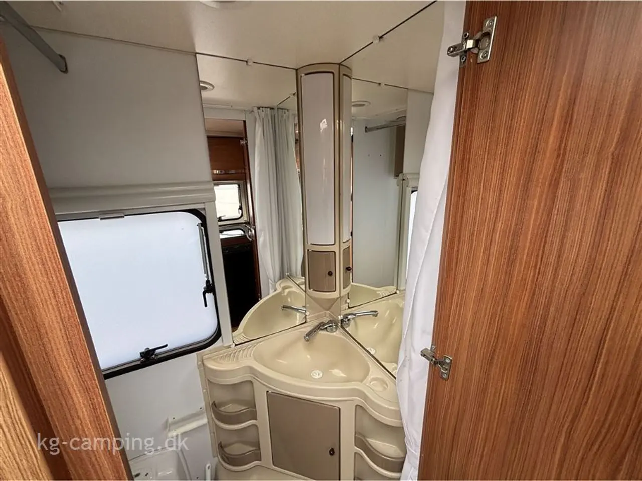 Billede 11 - 2012 - Adria Adora 472 LU XL Lille let og velholdt enkeltsengsvogn. Kan nedvejes til 1300 KG