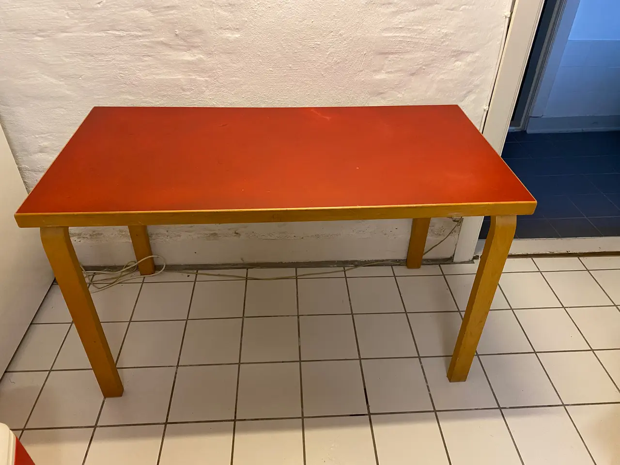 Billede 1 - Alvor Alto bord - 120 x 60 med rød bordplade