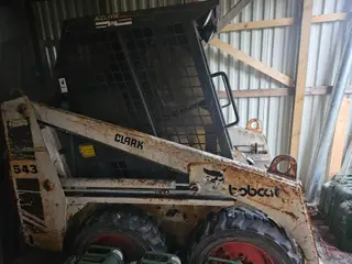 Bobcat 543 med skovl og pallegafler