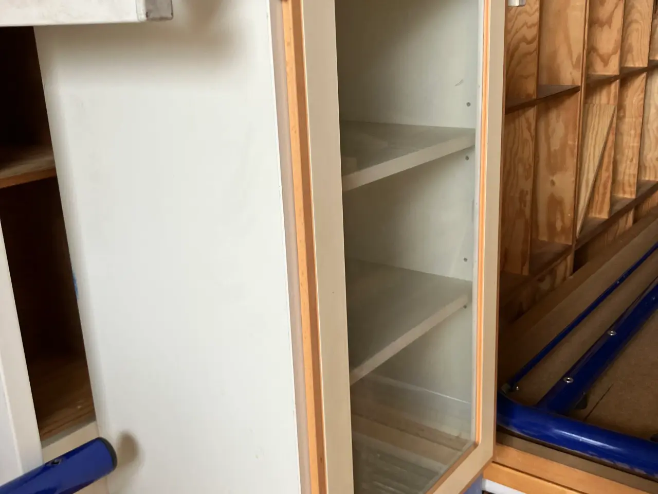 Billede 2 - HTH vitrineskab