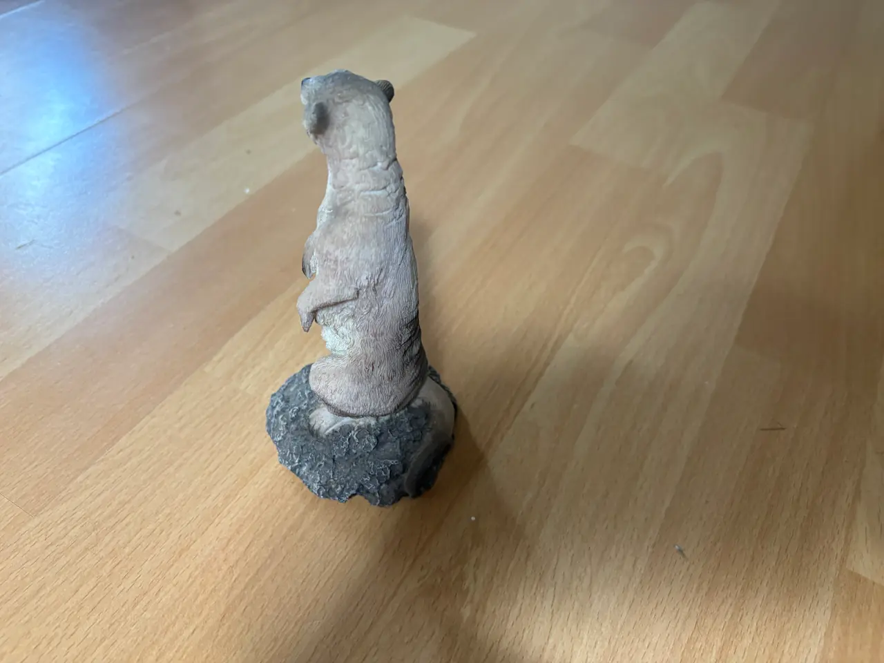 Billede 3 - Surikatfigur på sokkel