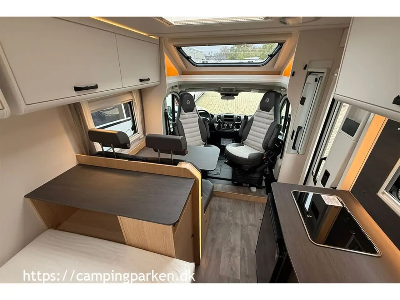 Billede 4 - 2027 - SunLight T 58 Adventure Edition Super lækker, kort autocamper under 6 m og automatgear - kom nemt omkring!