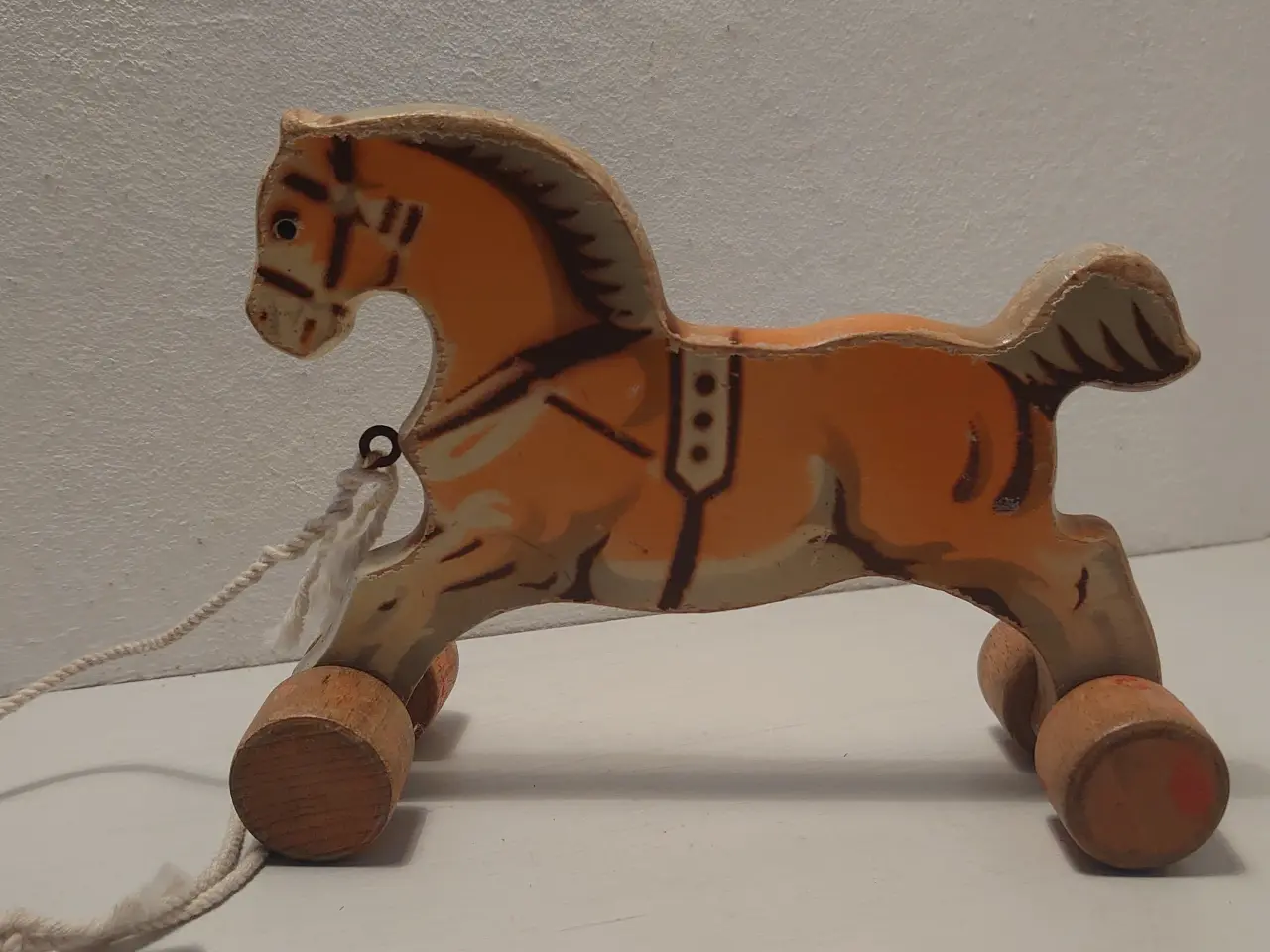 Billede 1 - Gammel tysk Verthofa træk hest i træ. L.17cm