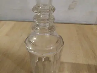 Karaffel i klar glas