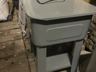 Væskekar med el-pumpe