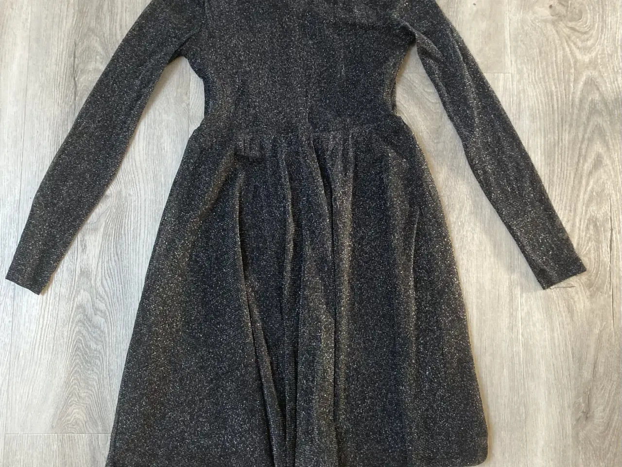 Billede 1 - Kjole fra D-XEL str. 152