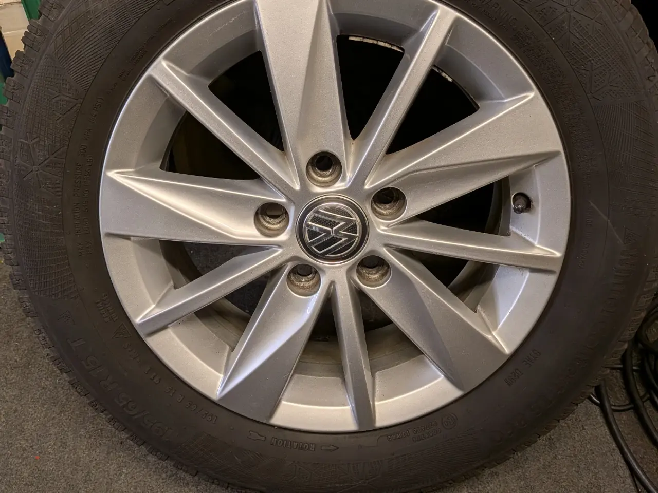 Billede 1 - Vinterdæk på alufælge til VW