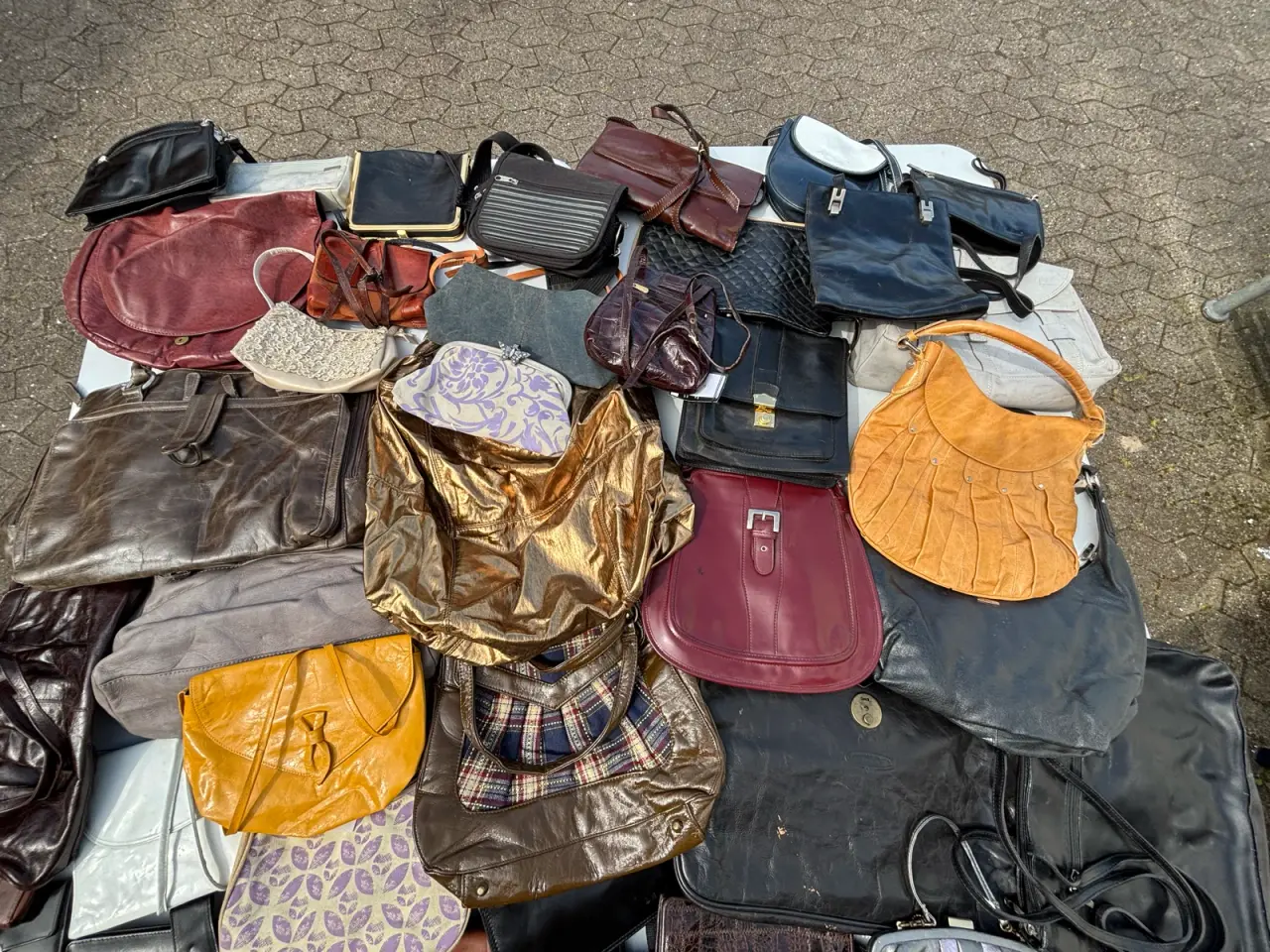Billede 11 - 208 stk tasker, punge osv fra butik