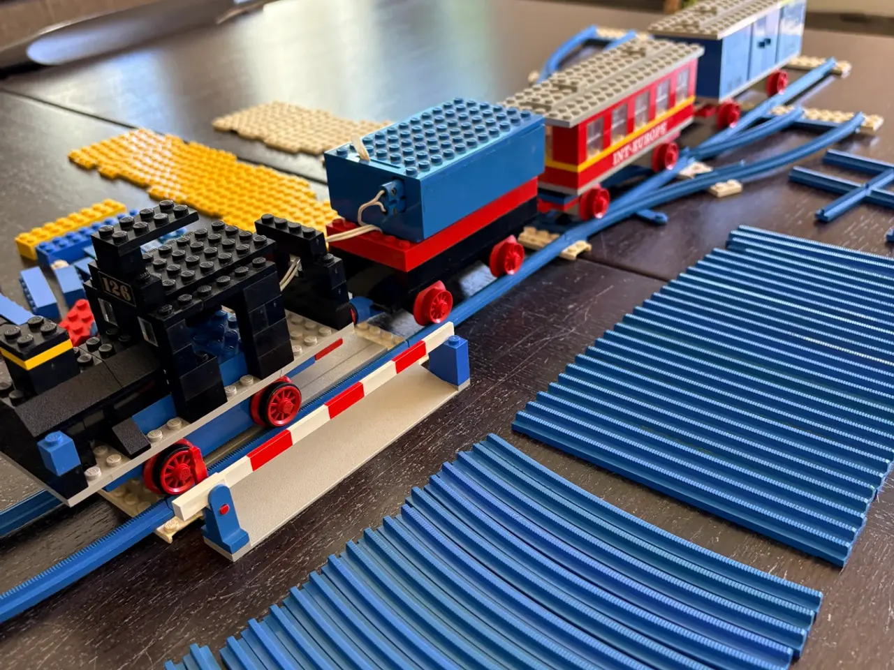Billede 1 - LEGO 4,5V Tog, 1970 med motor, batterivogn m.m.