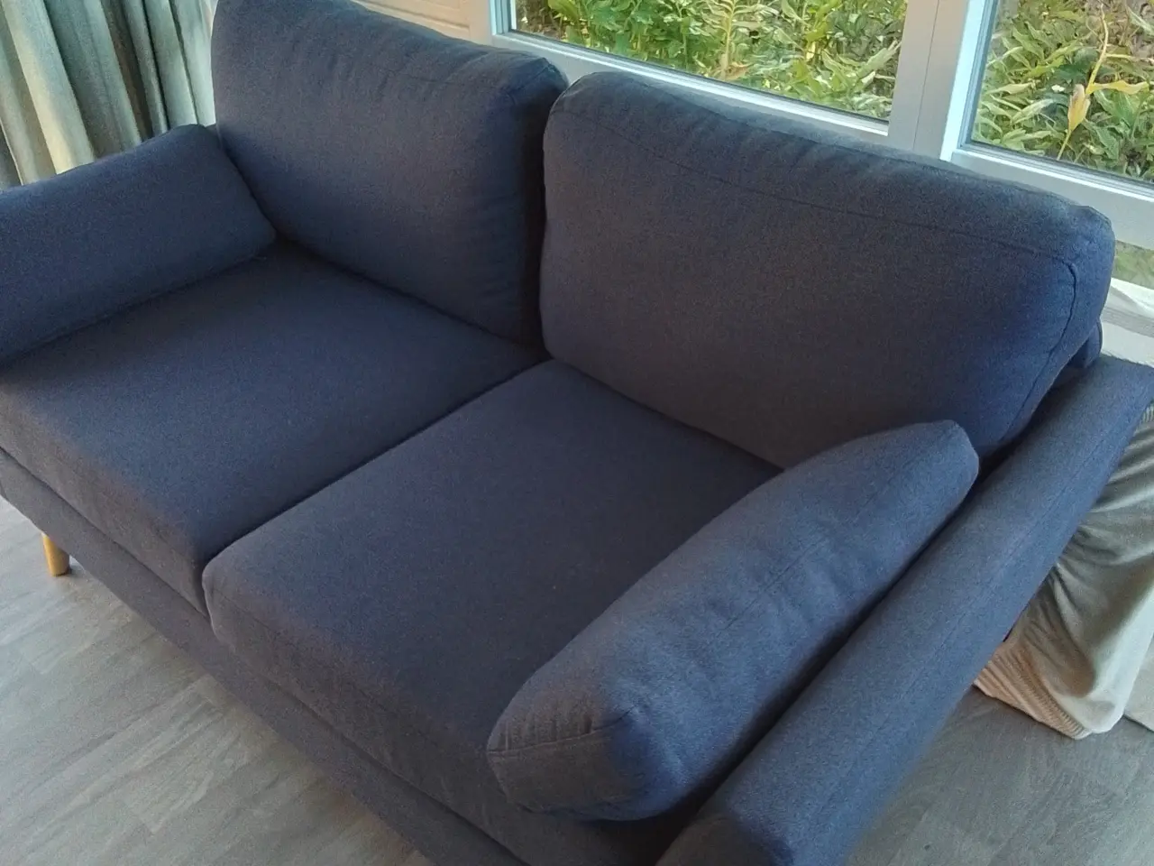 Billede 2 - 2 Pers. Sofa I blåt stof