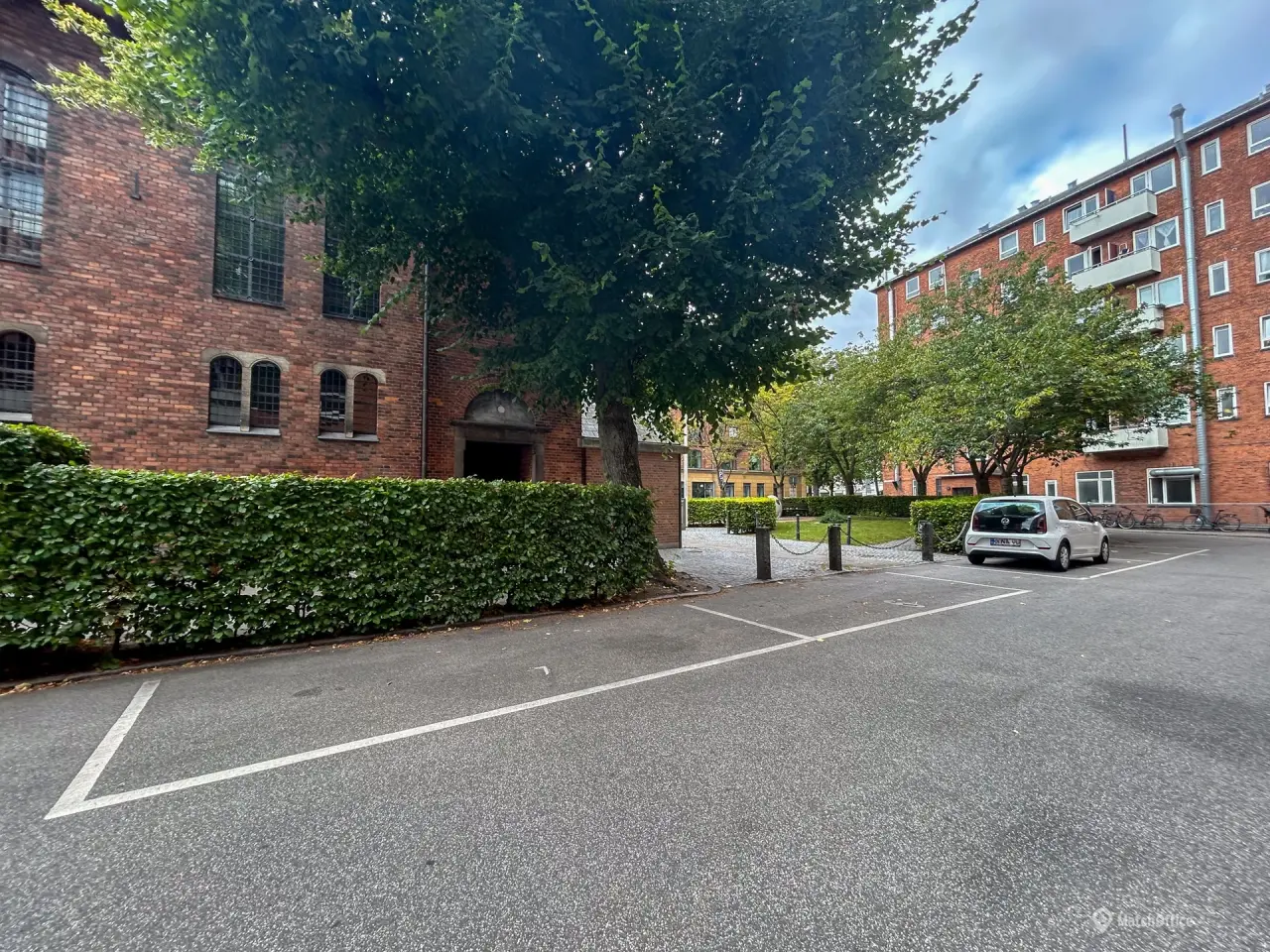 Billede 1 - Parkeringspladser - Falkonervænget 1-33. Frederiksberg