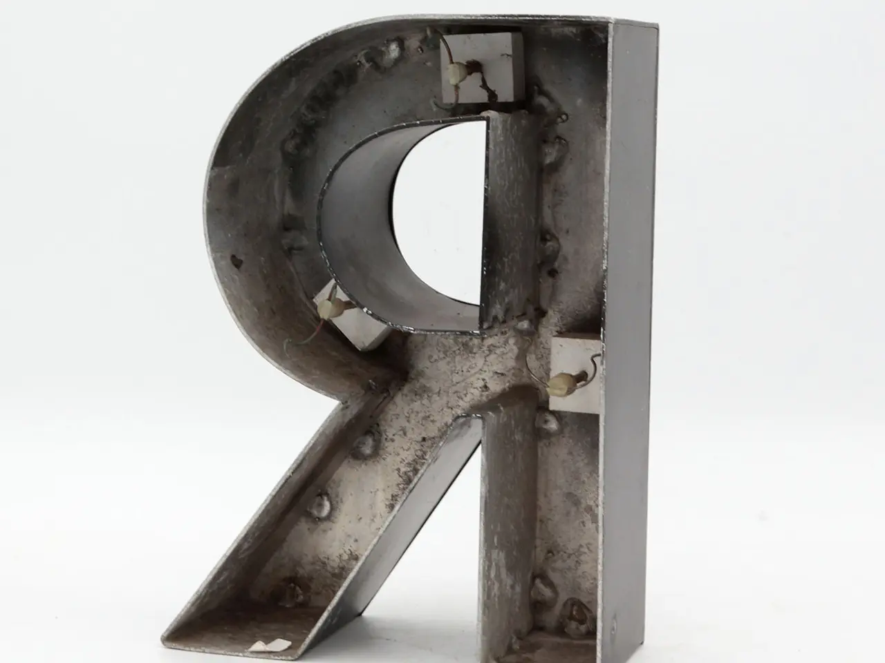 Billede 3 - Sort bogstav R i aluminium – 27 cm højt