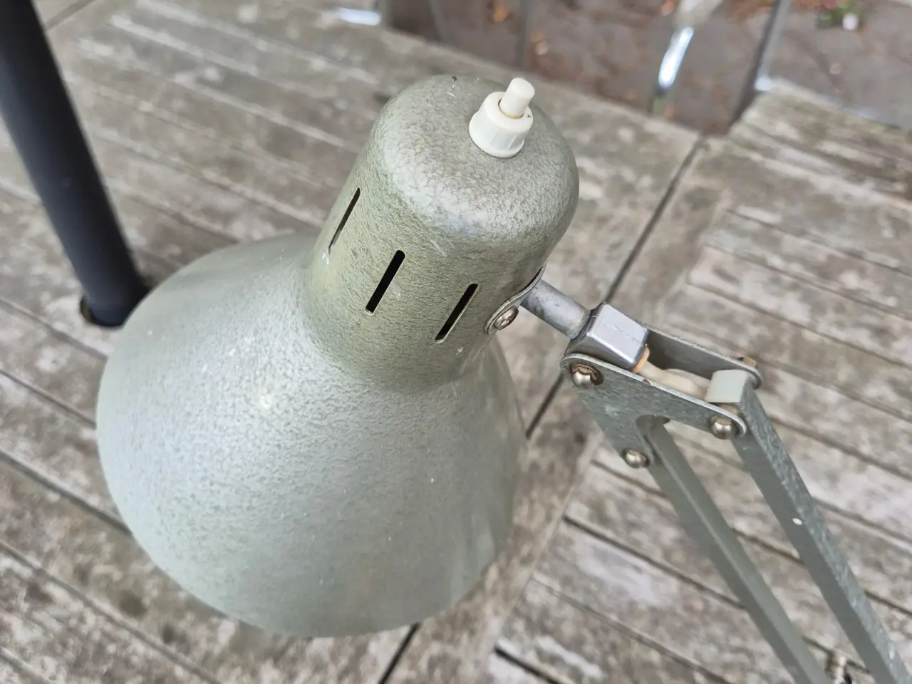 Billede 4 - Fleksibel bordlampe i metallicgrå
