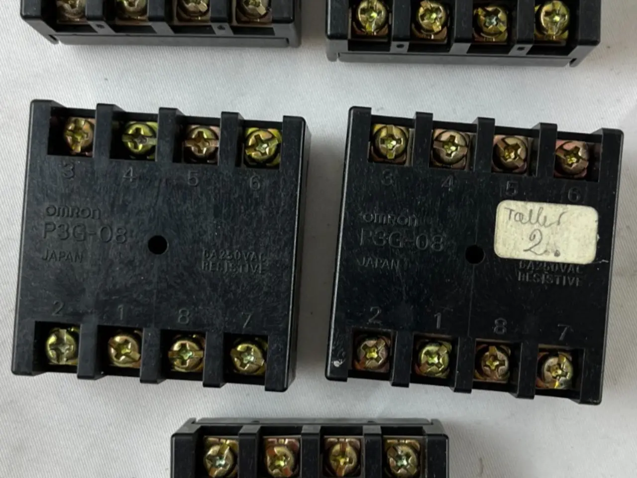 Billede 1 - Omron P3G-08 relæ Socket 8-Pin Panel Mount Screw